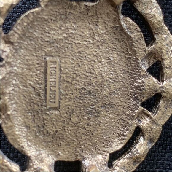 Vintage Richelieu Gold and Pearl Necklace - Picture 9 of 9